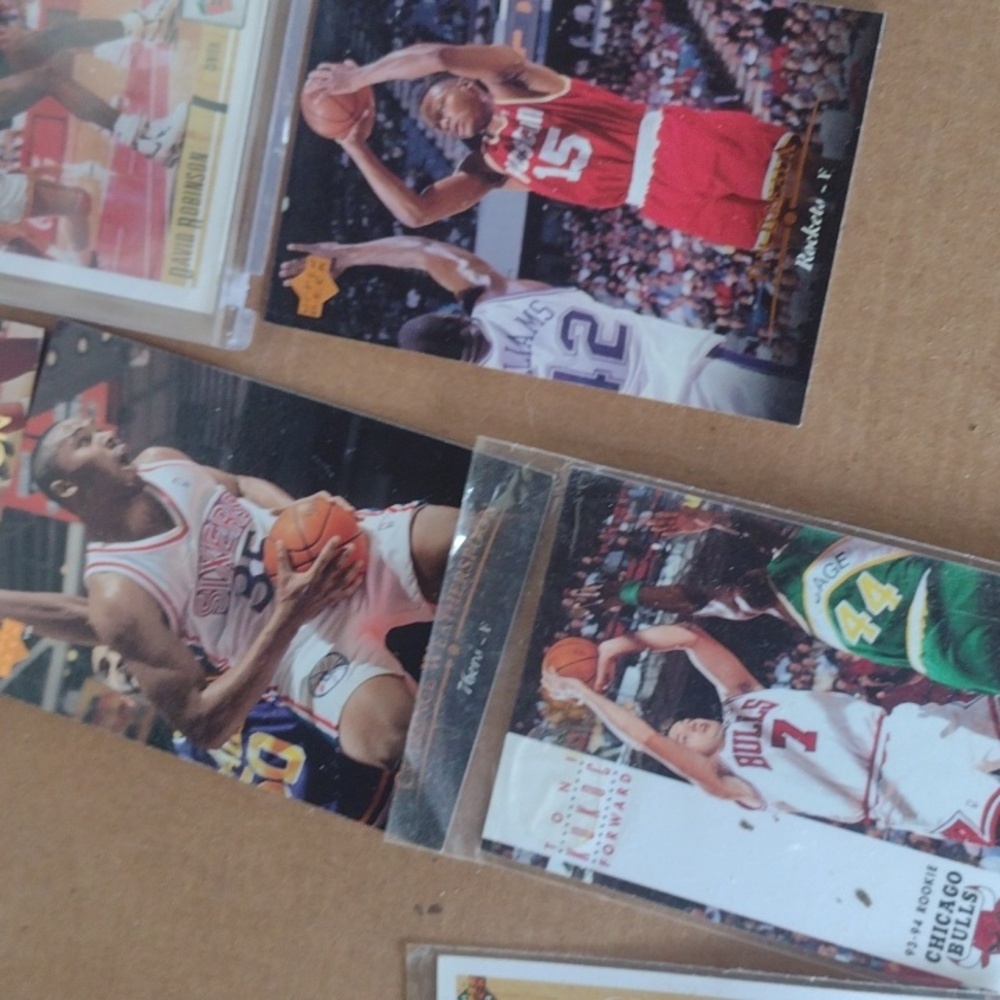 Assorted Basketball Trading Cards Collection - Picture 5 of 6